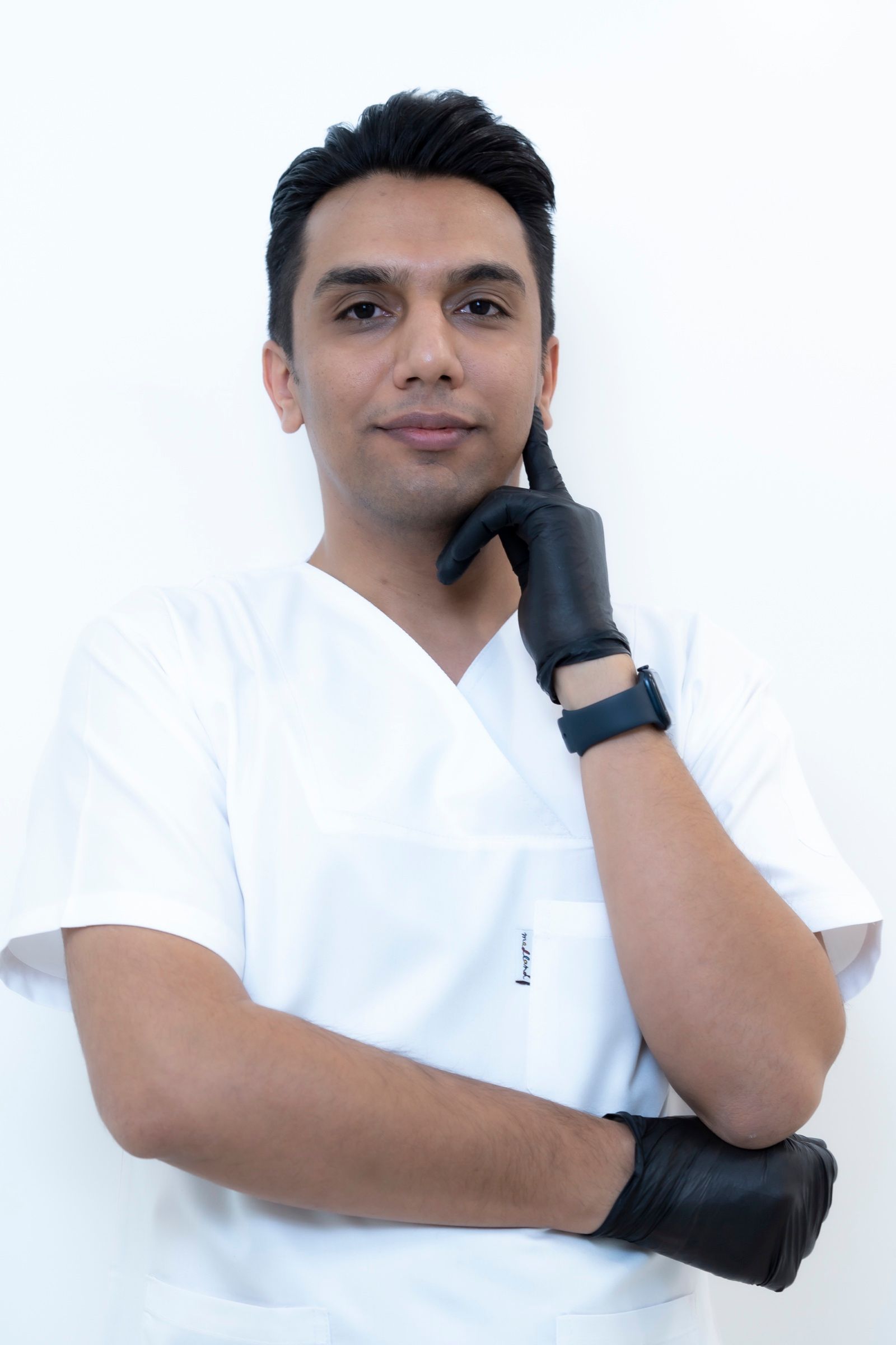 دکتر علی عزیزی در مطب